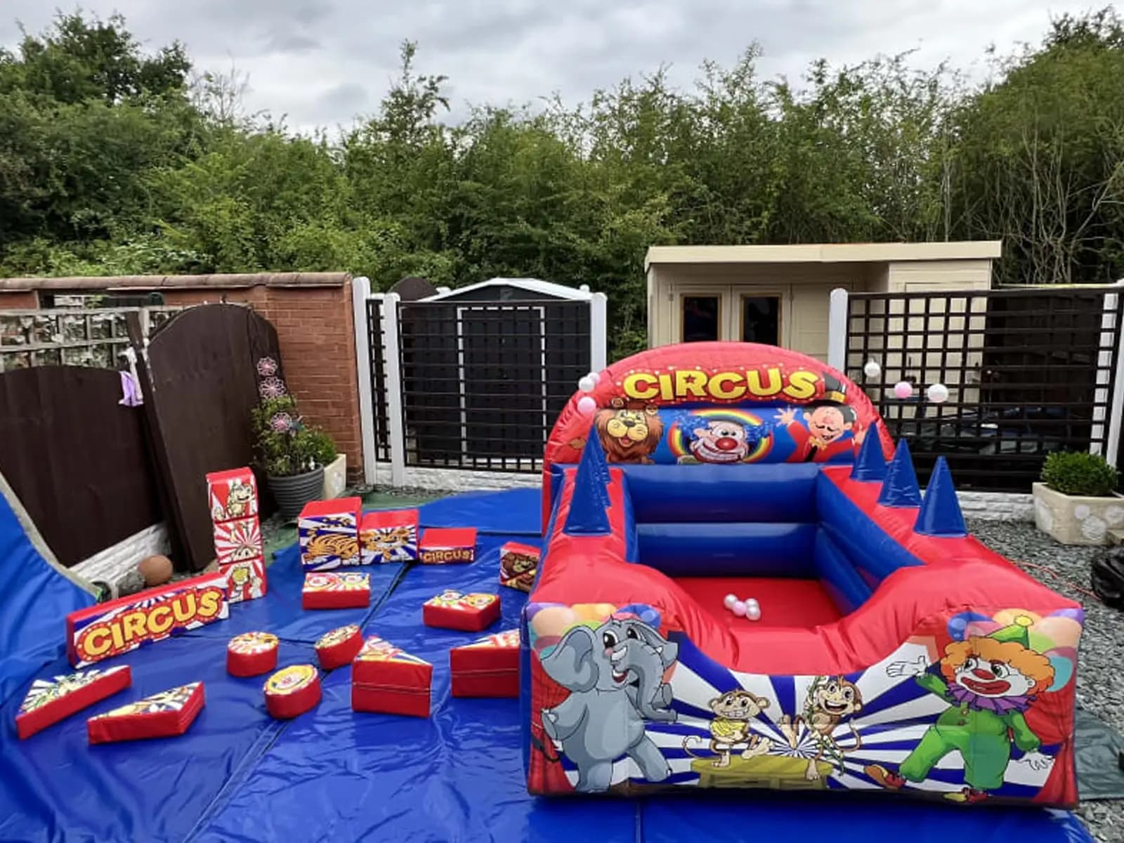 Circus Soft Play Set & Air Juggler Ball Pool