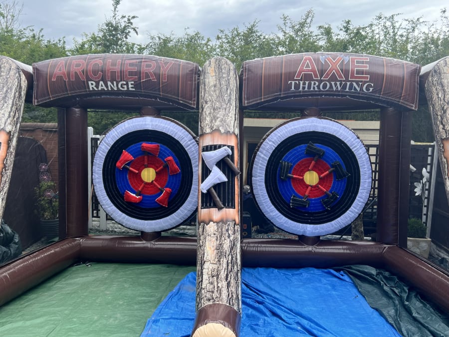 Axe / Archery Throwing Game action shot 1