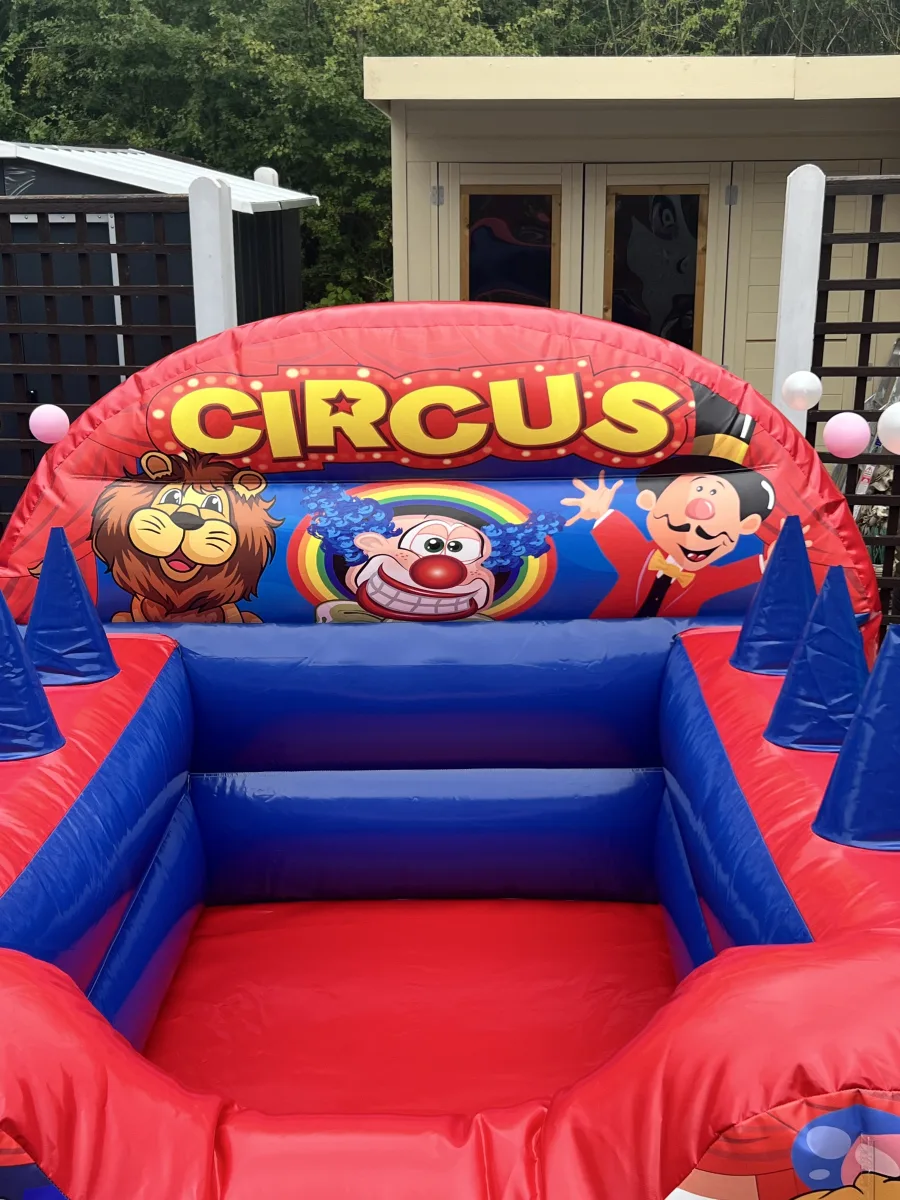 Circus Air Juggler Ball Pool action shot 3