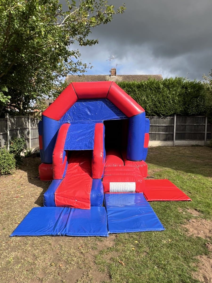 Combi Disco Castle Red & Blue action shot 1