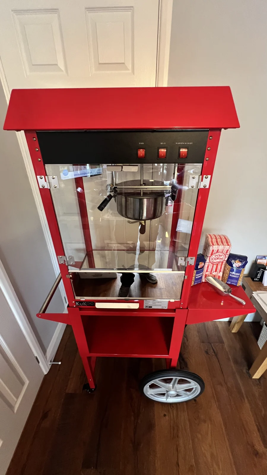 Popcorn Machine action shot 2