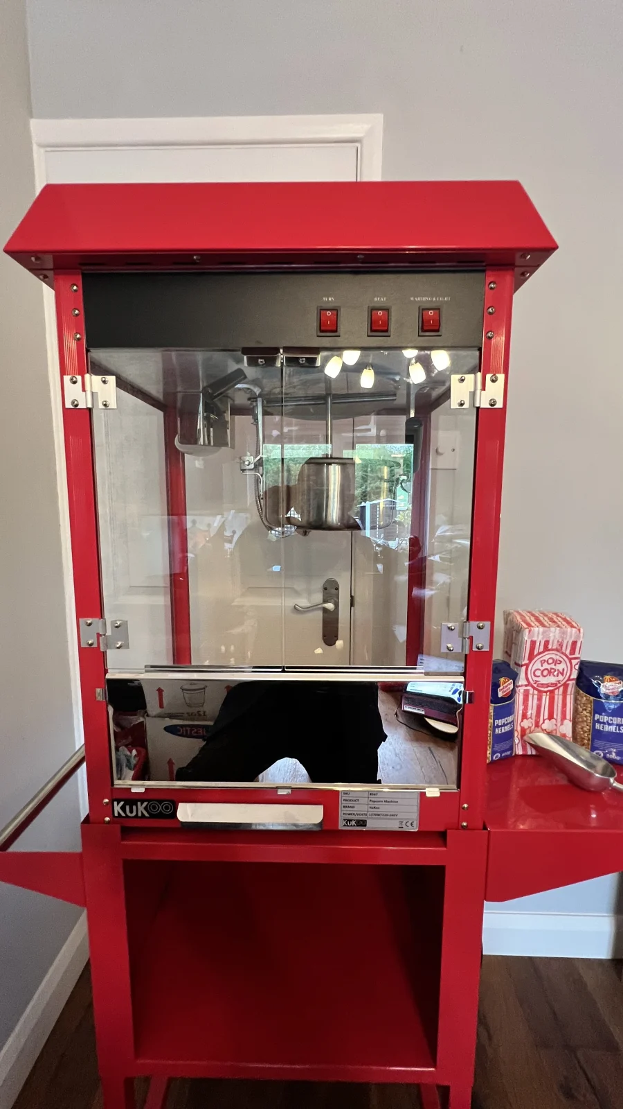 Popcorn Machine action shot 3